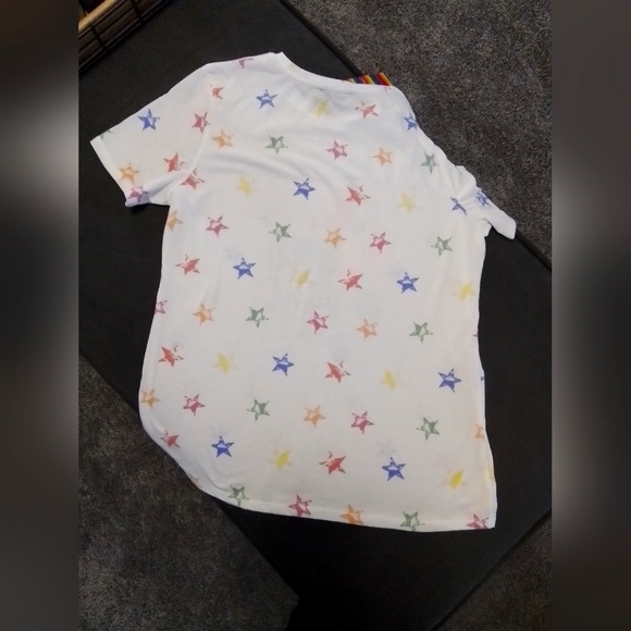 White-rainbow colored T-Shirt "Be Proud to Stand Out" - Picture 2 of 3